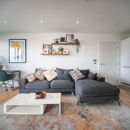 Stunning Riverside View Apartment, Near Canary Wharf & O2 Londyn Zewnętrze zdjęcie