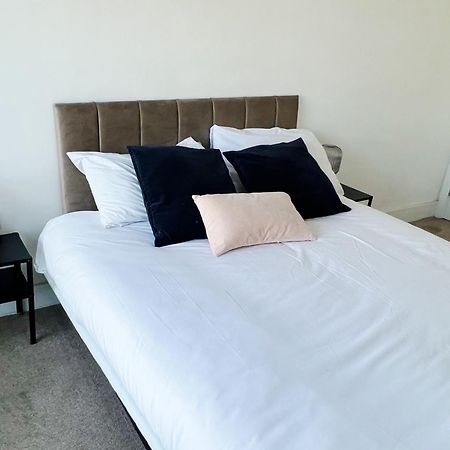 Stunning Riverside View Apartment, Near Canary Wharf & O2 Londyn Zewnętrze zdjęcie