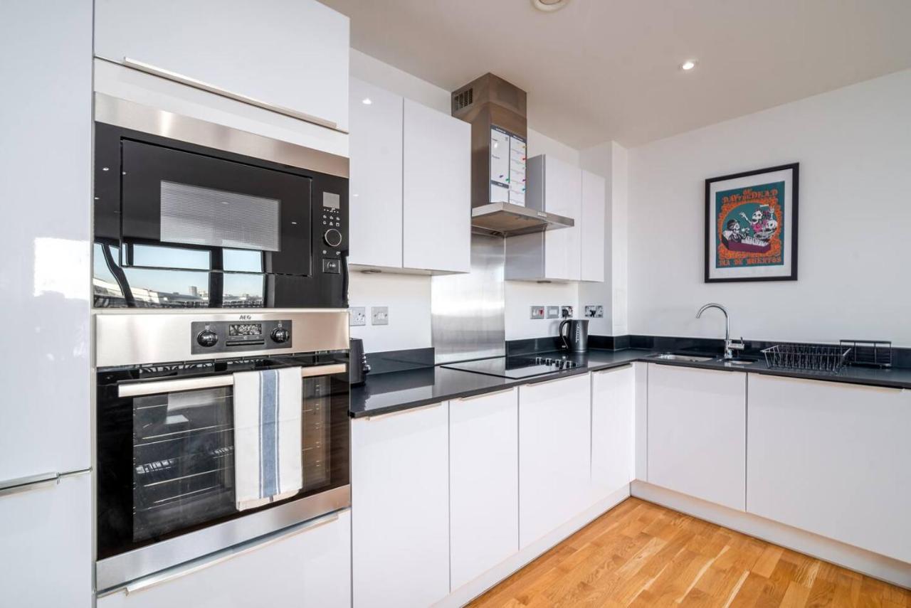 Stunning Riverside View Apartment, Near Canary Wharf & O2 Londyn Zewnętrze zdjęcie