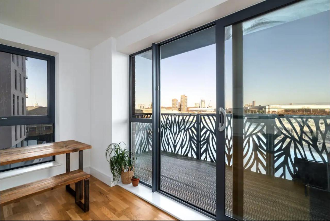 Stunning Riverside View Apartment, Near Canary Wharf & O2 Londyn Zewnętrze zdjęcie