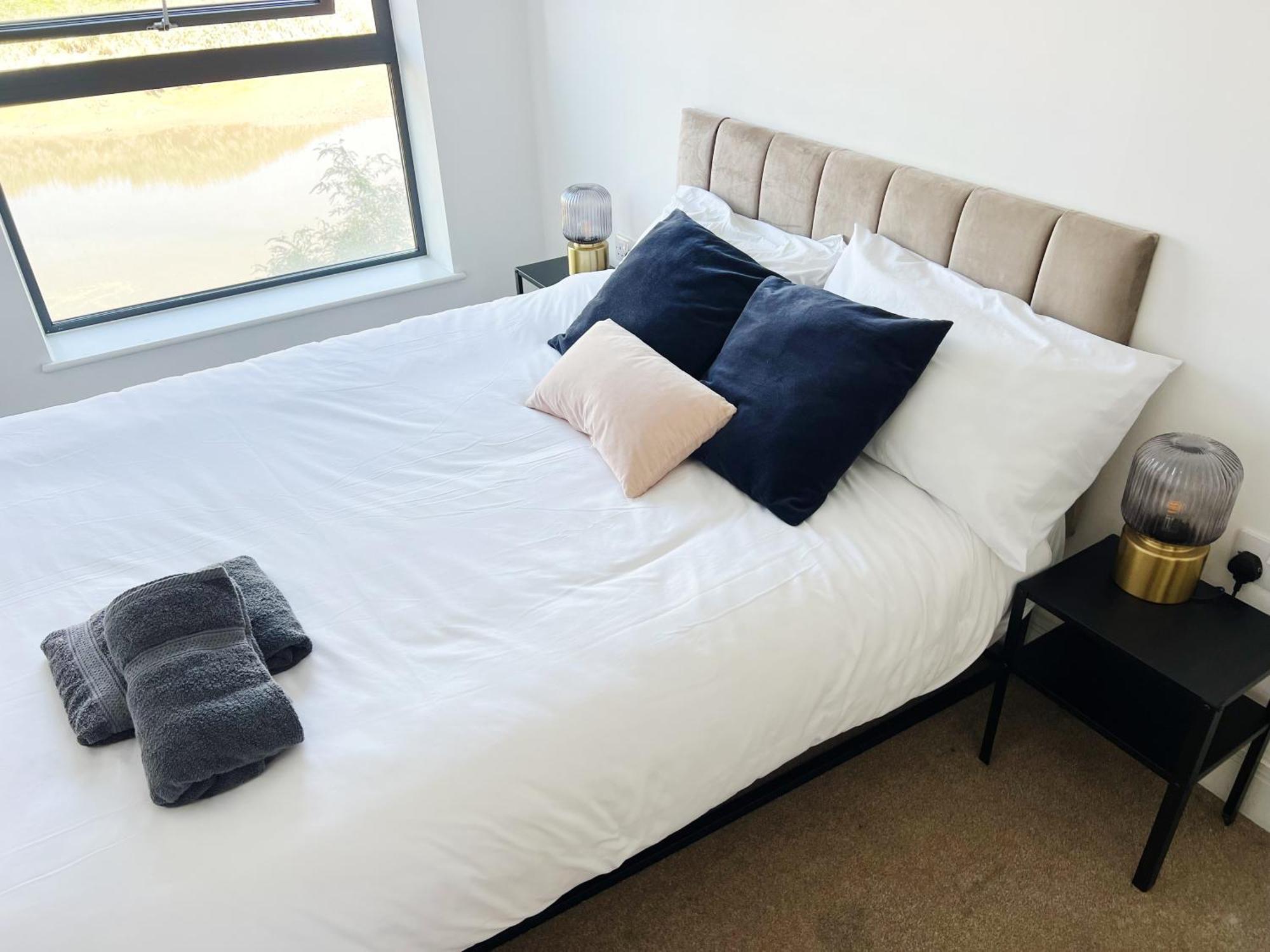 Stunning Riverside View Apartment, Near Canary Wharf & O2 Londyn Zewnętrze zdjęcie