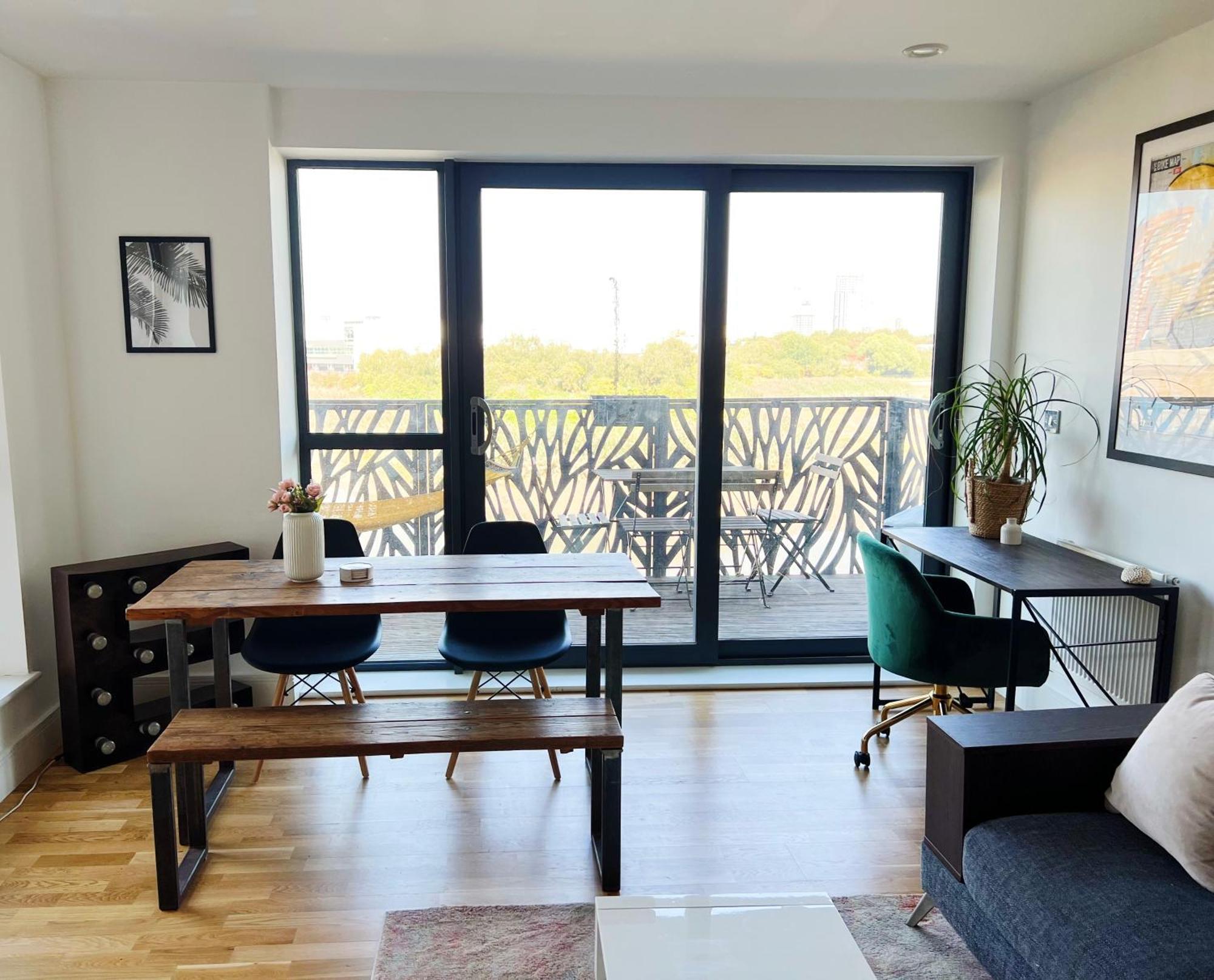 Stunning Riverside View Apartment, Near Canary Wharf & O2 Londyn Zewnętrze zdjęcie